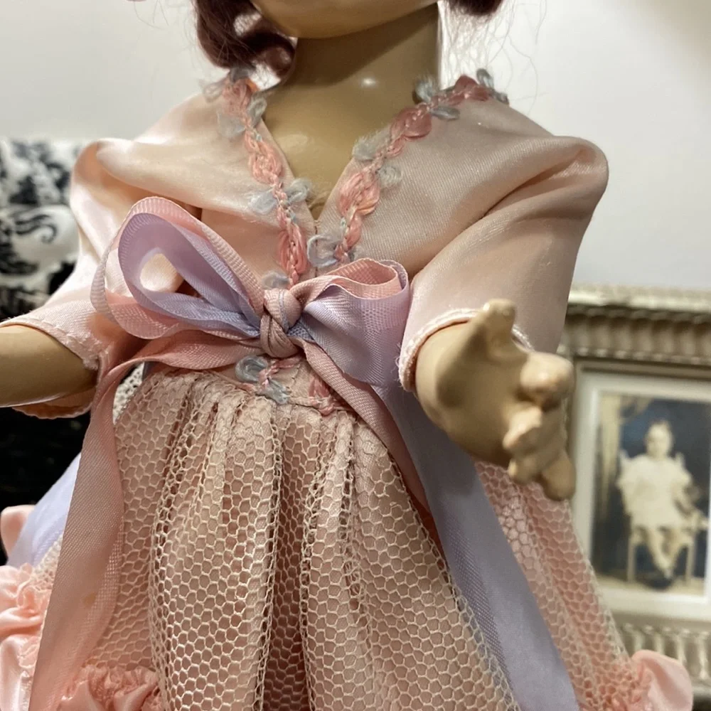 Gorgeous Vintage Southern Belle Doll On Stand! - Picture 3 of 14